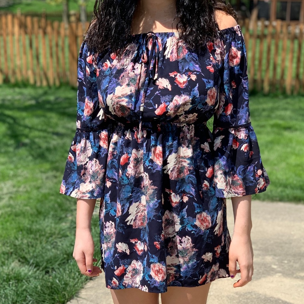 Soprano| Floral dress| off shoulder-bell sleeve